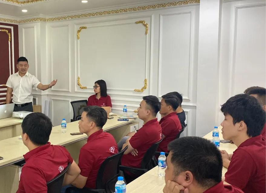 tham gia học viện về ngành kim hoàn