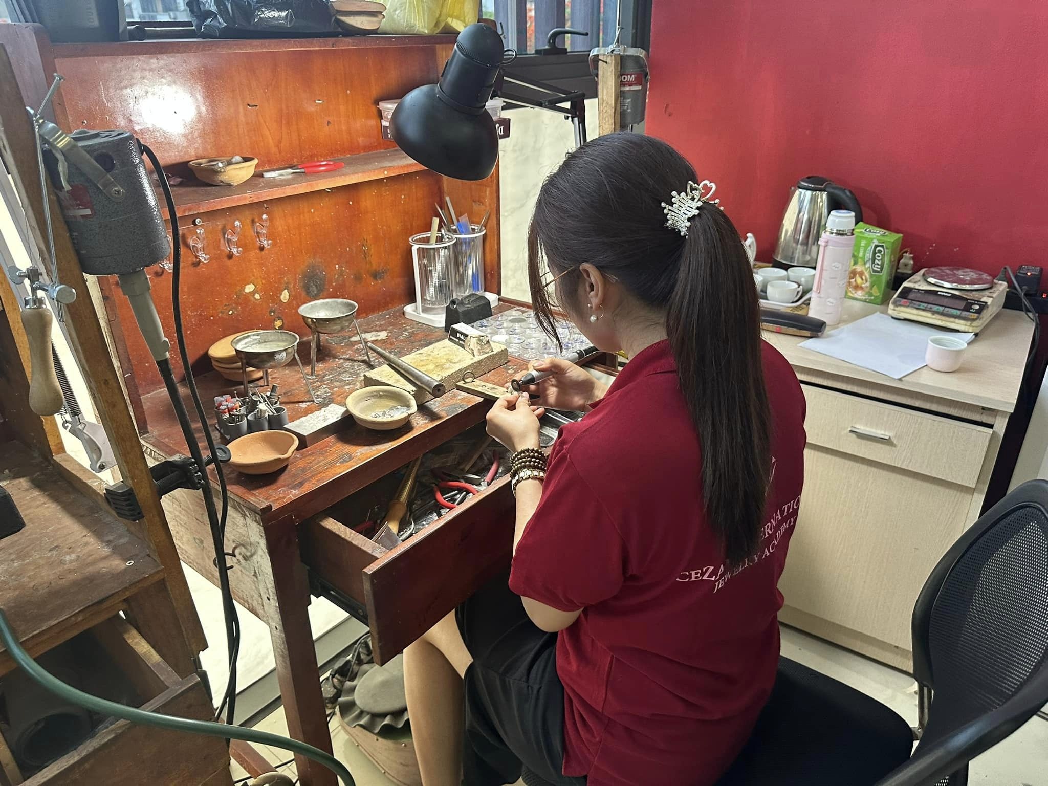 HỌC NGHỀ KIM HOÀN CÓ KHÓ KHÔNG ?